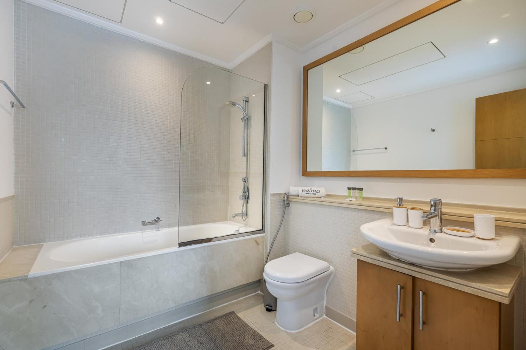 Spacious Modern In Marina *