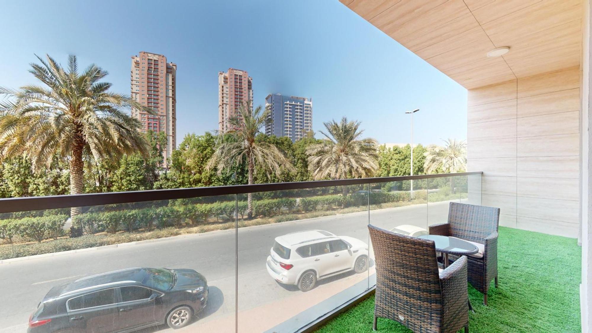 Primestay - 1br Study In Eleganz - Jvc Apartment *