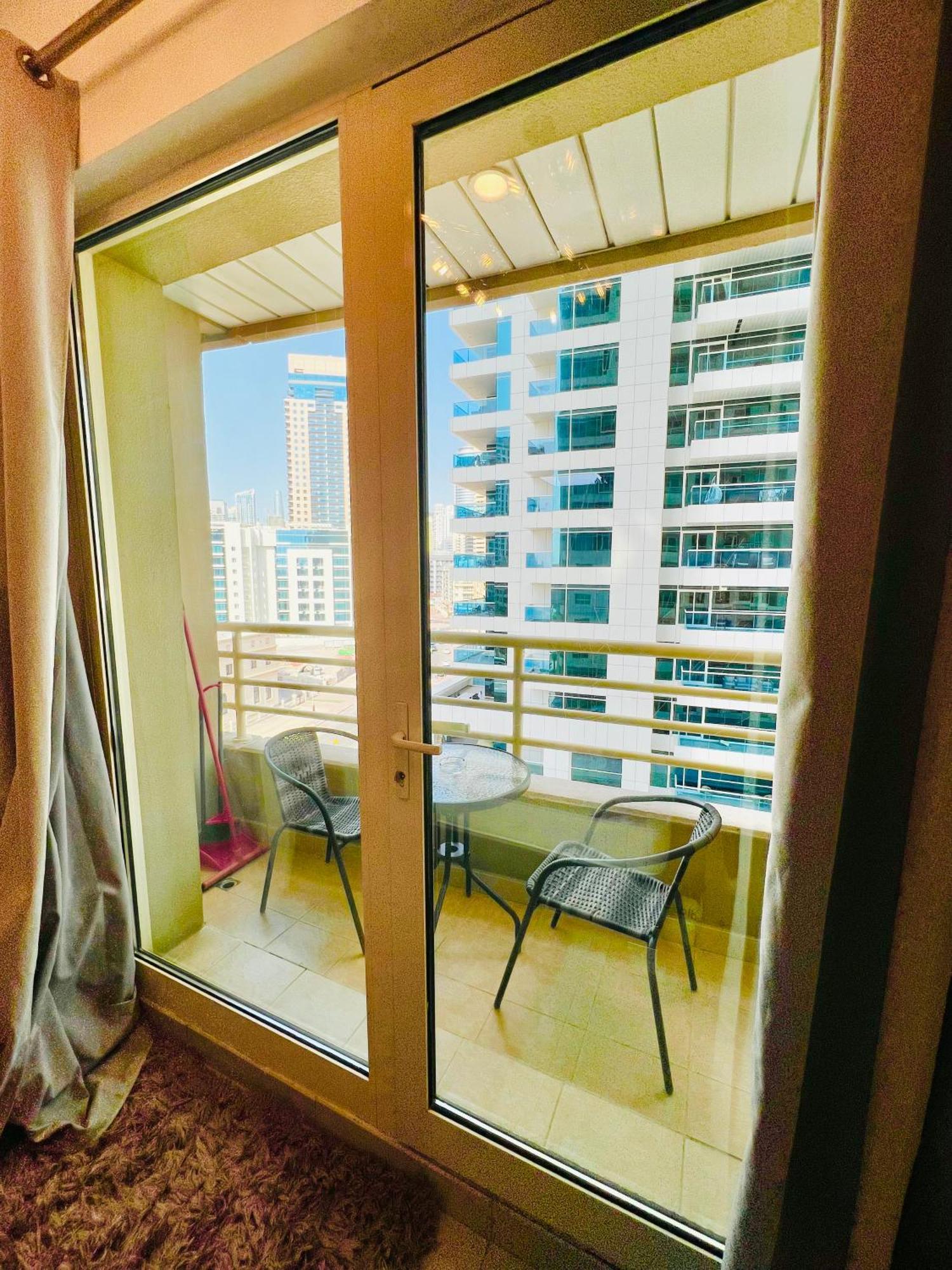 Marina, And Metro Apartment *