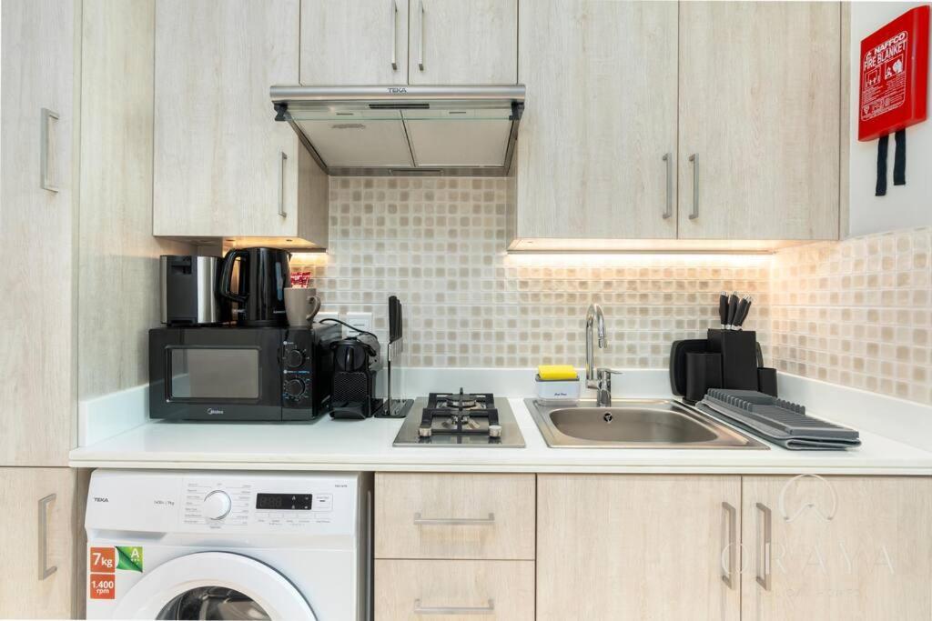 Luxurious In Seven Palm & Apartment