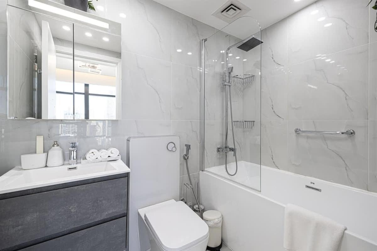 Chic 1br With Stunning Views * Dubai