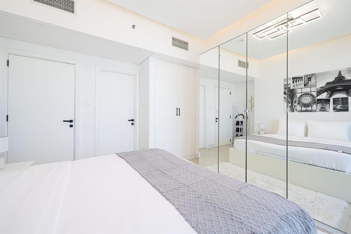 Chic 1br With Stunning Views Apartment *