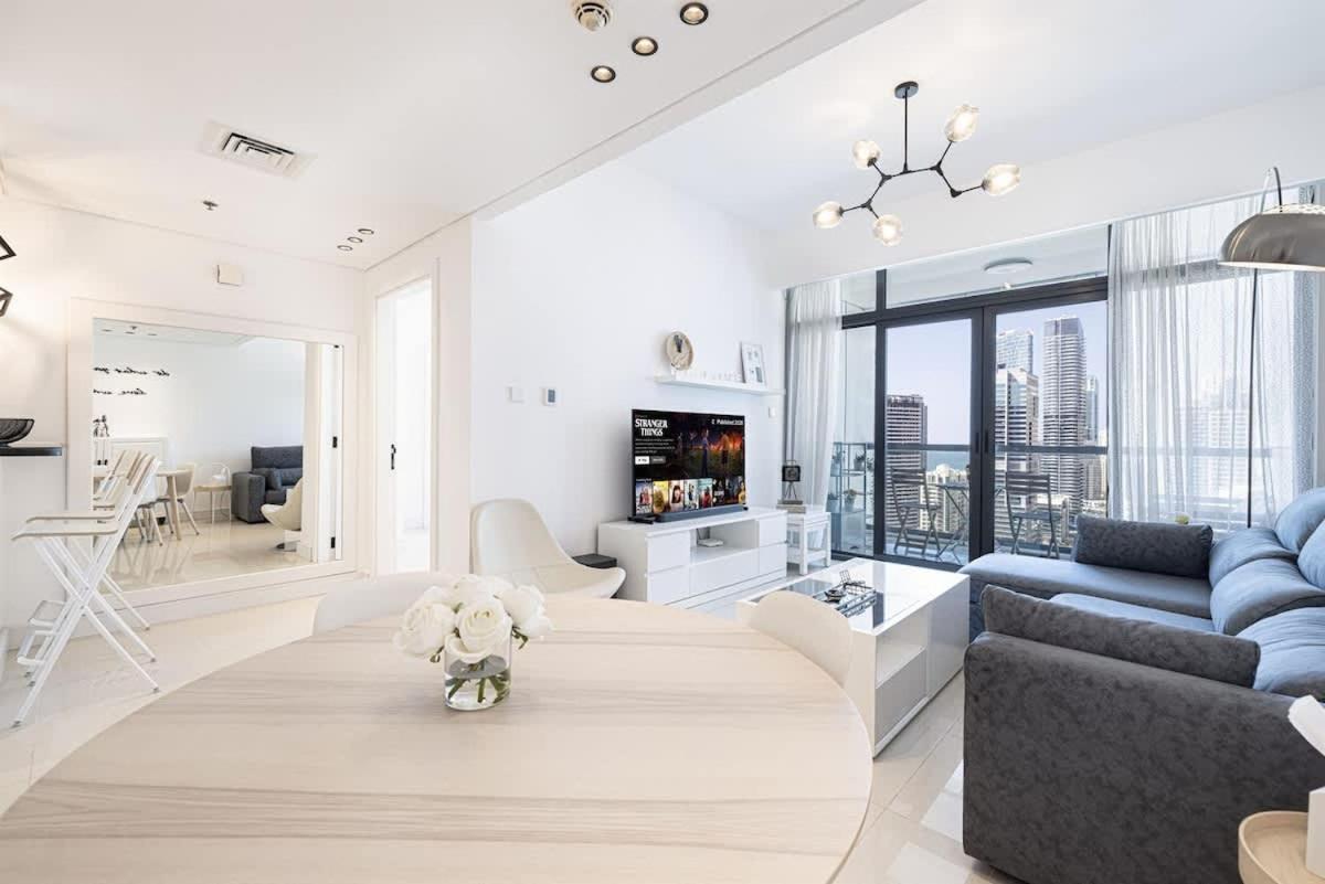 Chic 1br With Stunning Views Dubai
