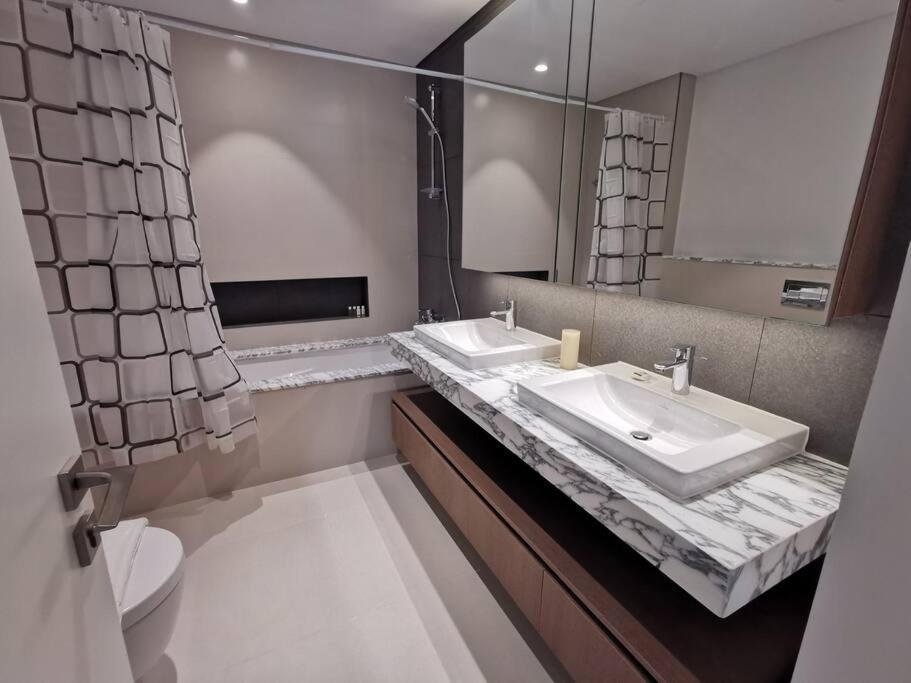 Like - 5401 Modern With Burj Khalifa View Dubai