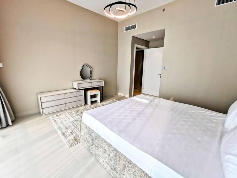 Like - 5401 Modern With Burj Khalifa View * Dubai