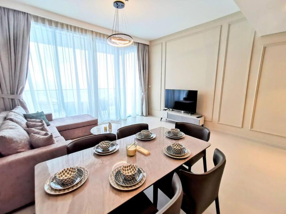 Like - 5401 Modern With Burj Khalifa View