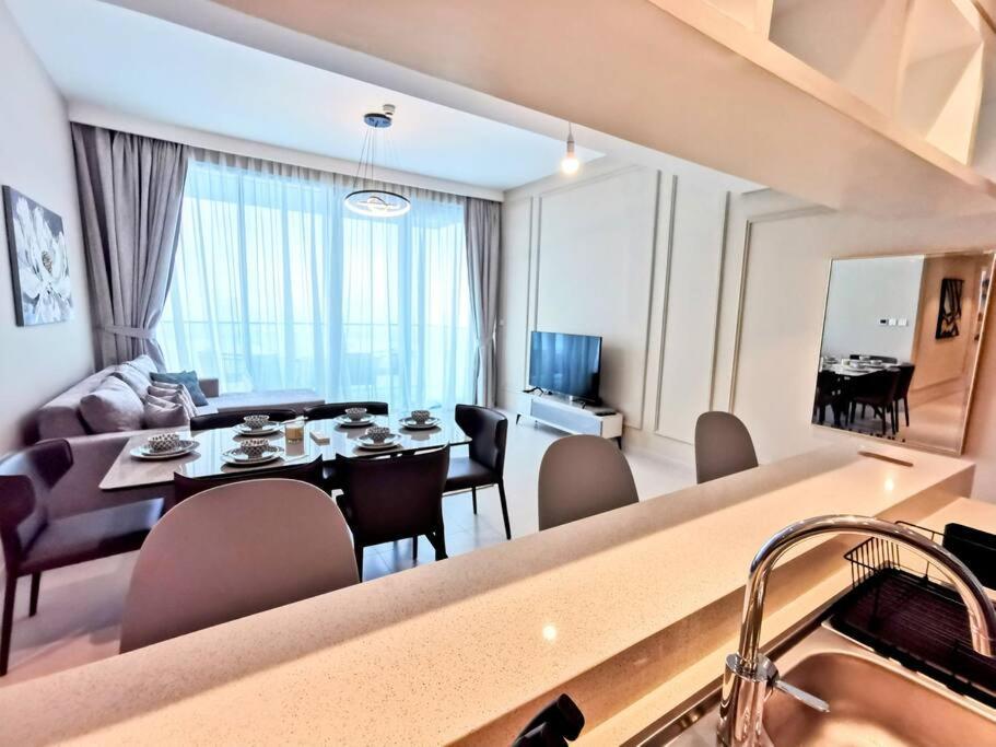 Like - 5401 Modern With Burj Khalifa View *