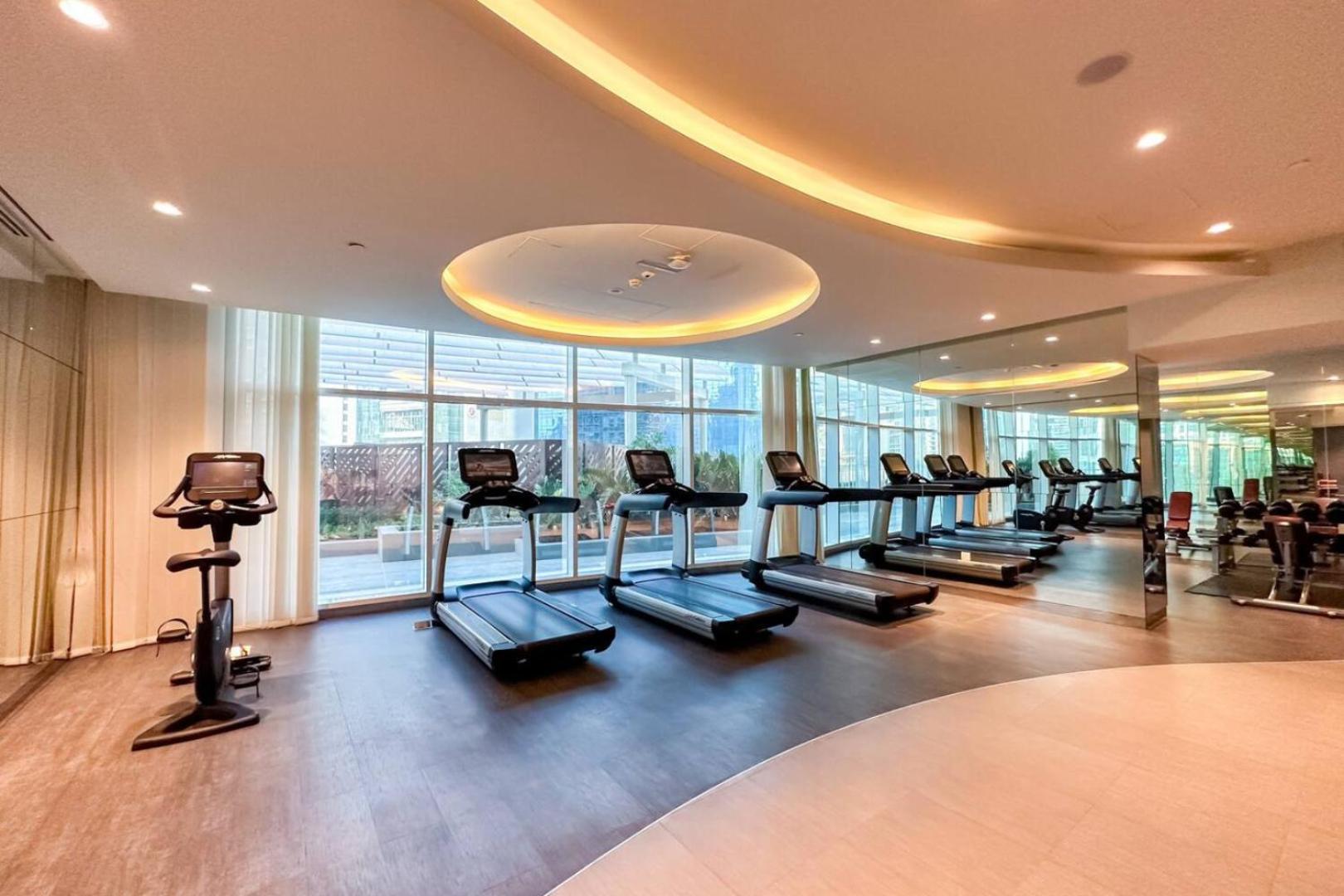 Burj Khalifa View 2 Bedroom In Downtown Apartment *