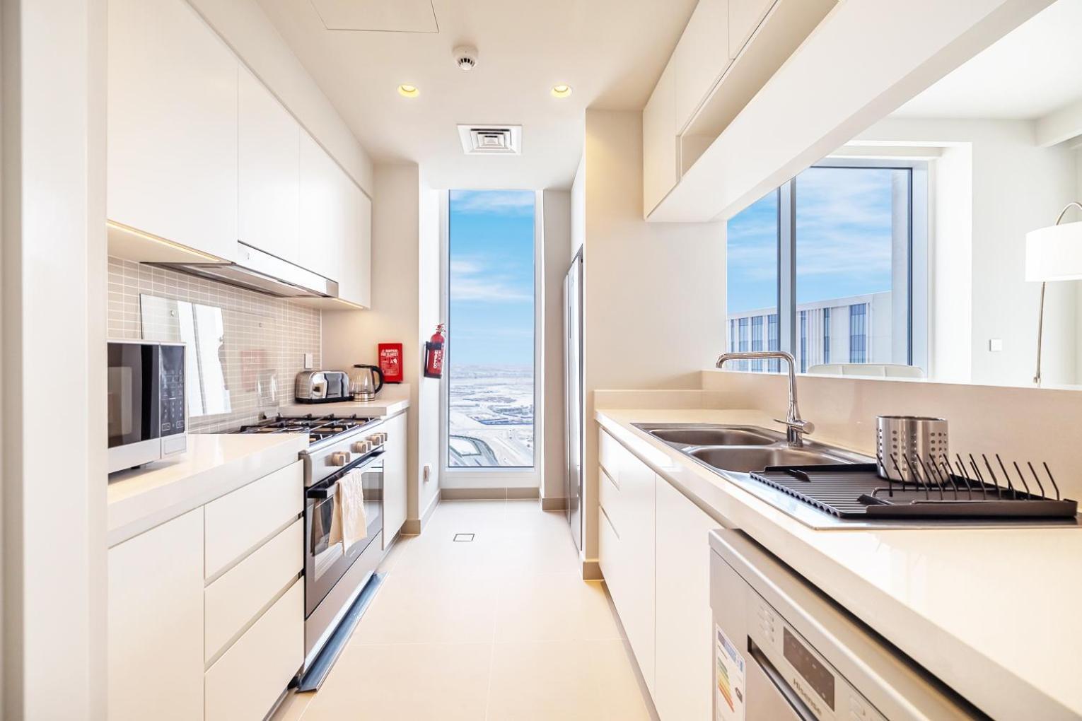 Modern On 33rd Floor In Creek Apartment