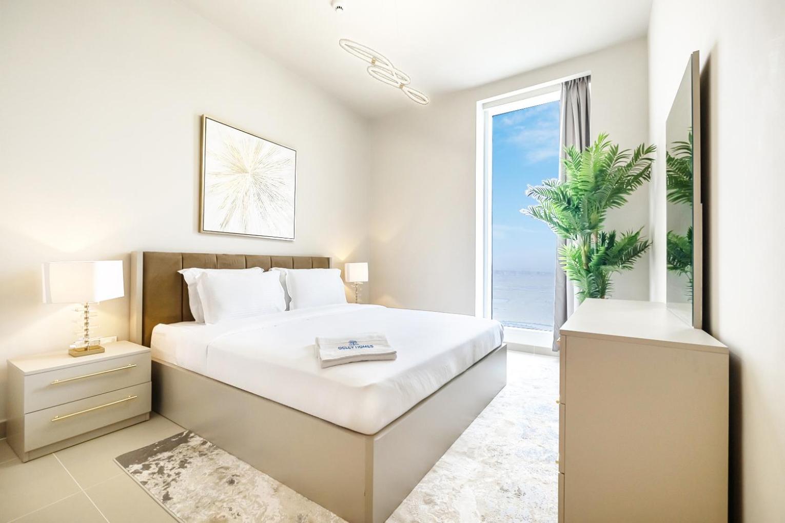 Modern On 33rd Floor In Creek Apartment *