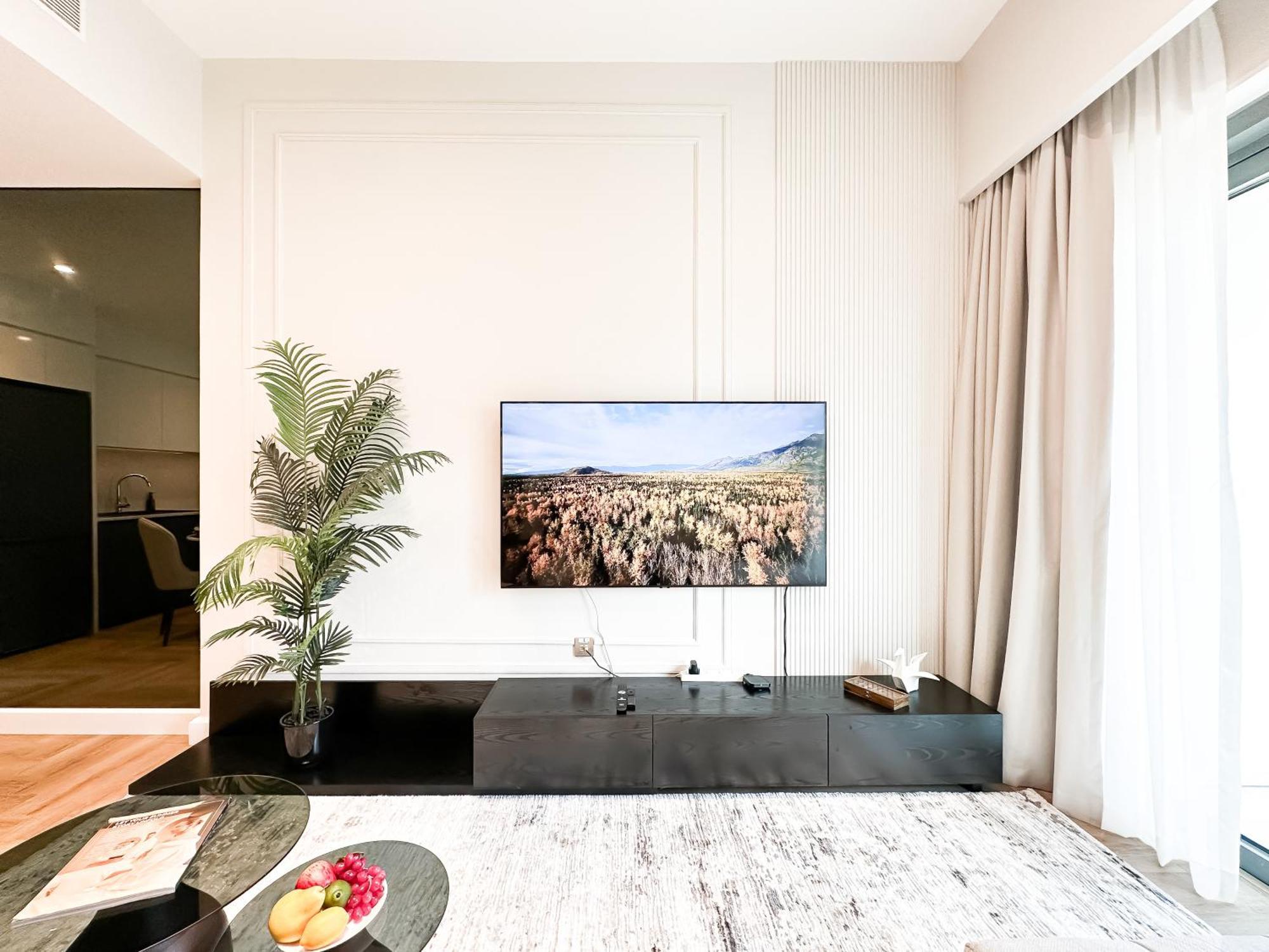 Apartment Downtown Elegance - Stylish Urban Retreat Dubai