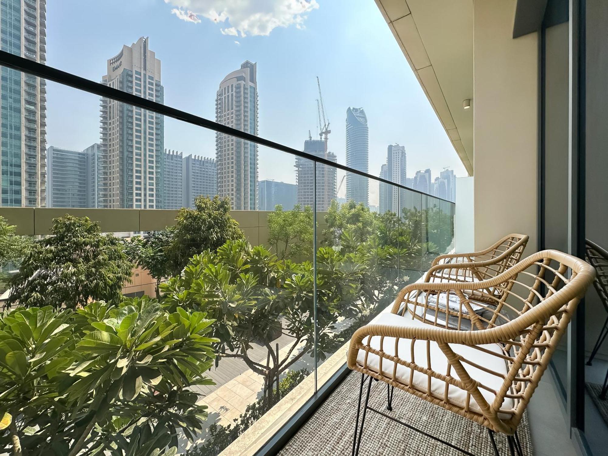 Downtown Elegance - Stylish Urban Retreat Apartment