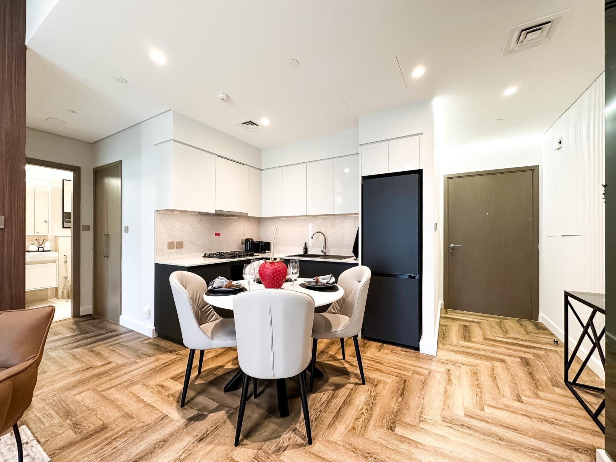 Downtown Elegance - Stylish Urban Retreat Dubai