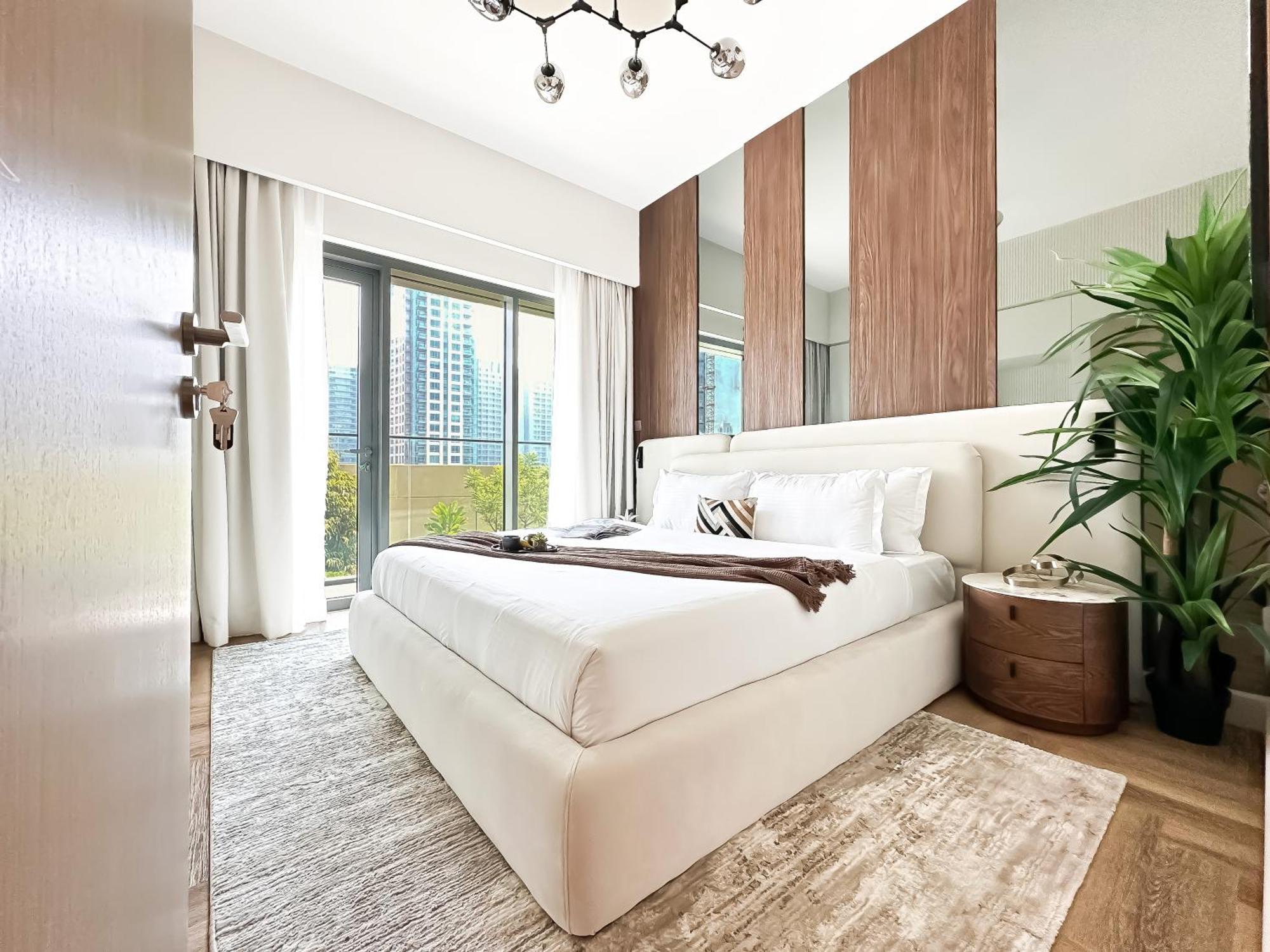 Downtown Elegance - Stylish Urban Retreat Apartment