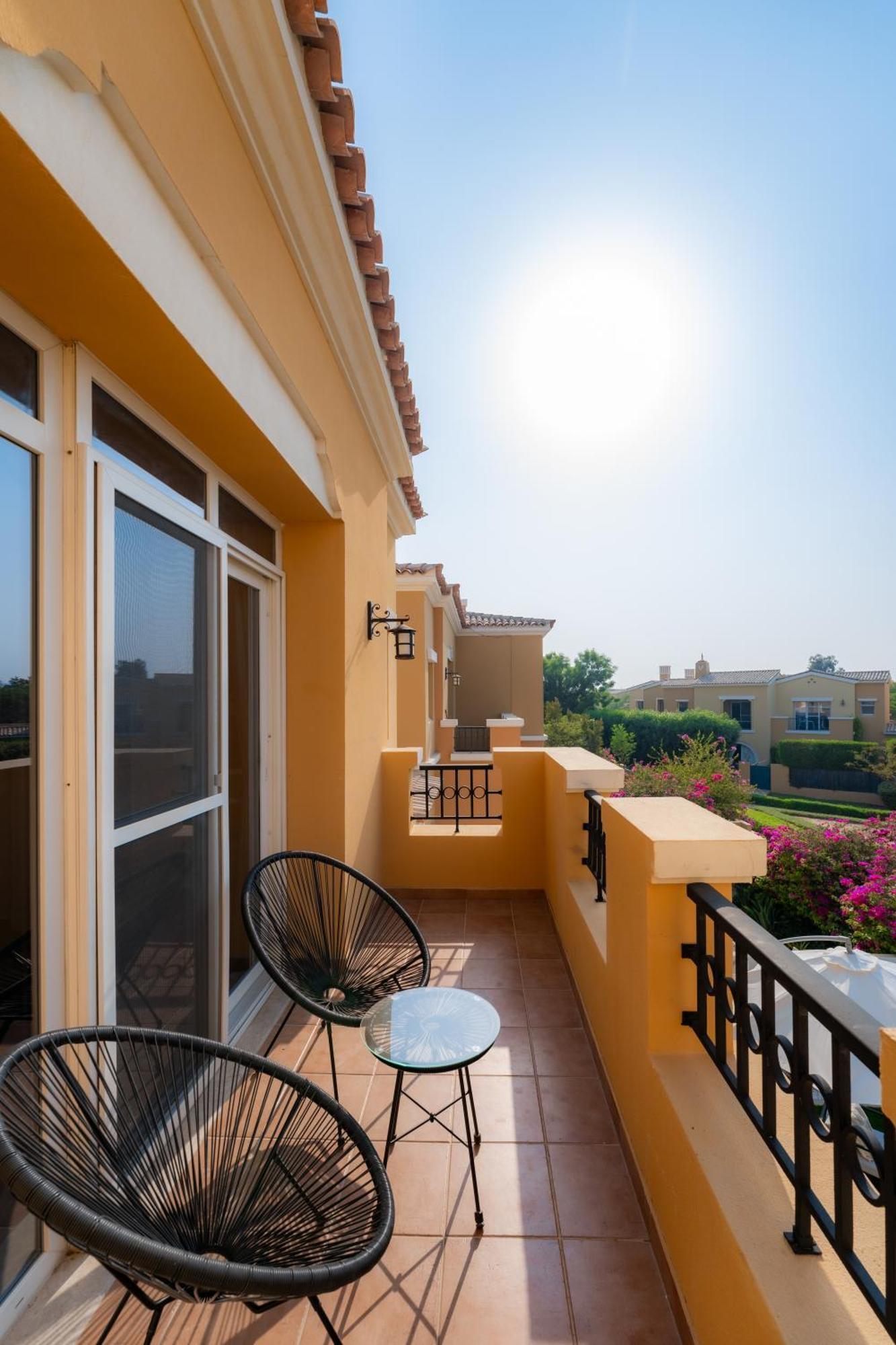 Villa Luxury In Ranches 1, On Pool And Park Dubai