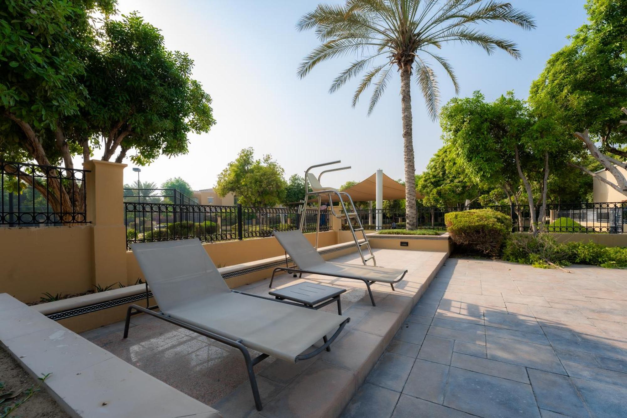 Luxury In Ranches 1, On Pool And Park * Dubai