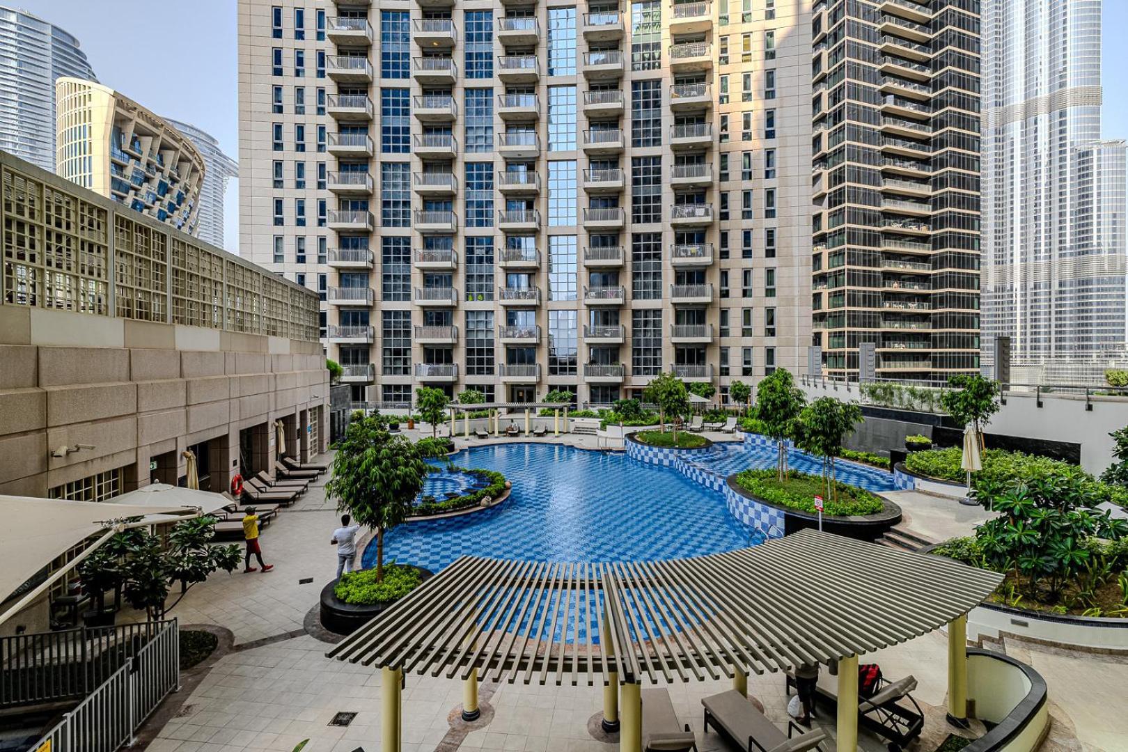 Spacious 1bdr Downtown I Standpoint Tower * Dubai