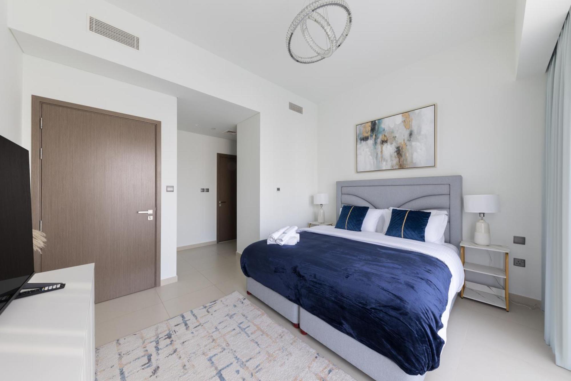 Spacious 3br Maids Burj Khalifa View Apartment