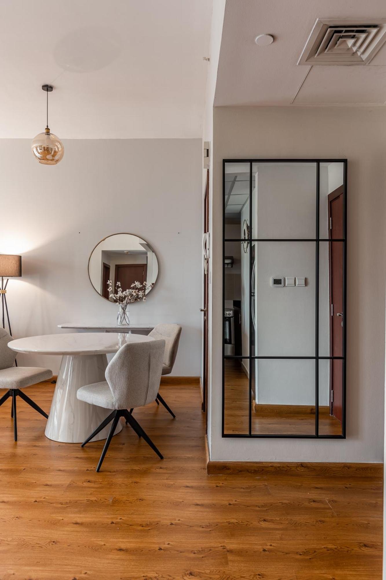 Luxury 1 Bedroom With Beautiful Marina View! Apartment
