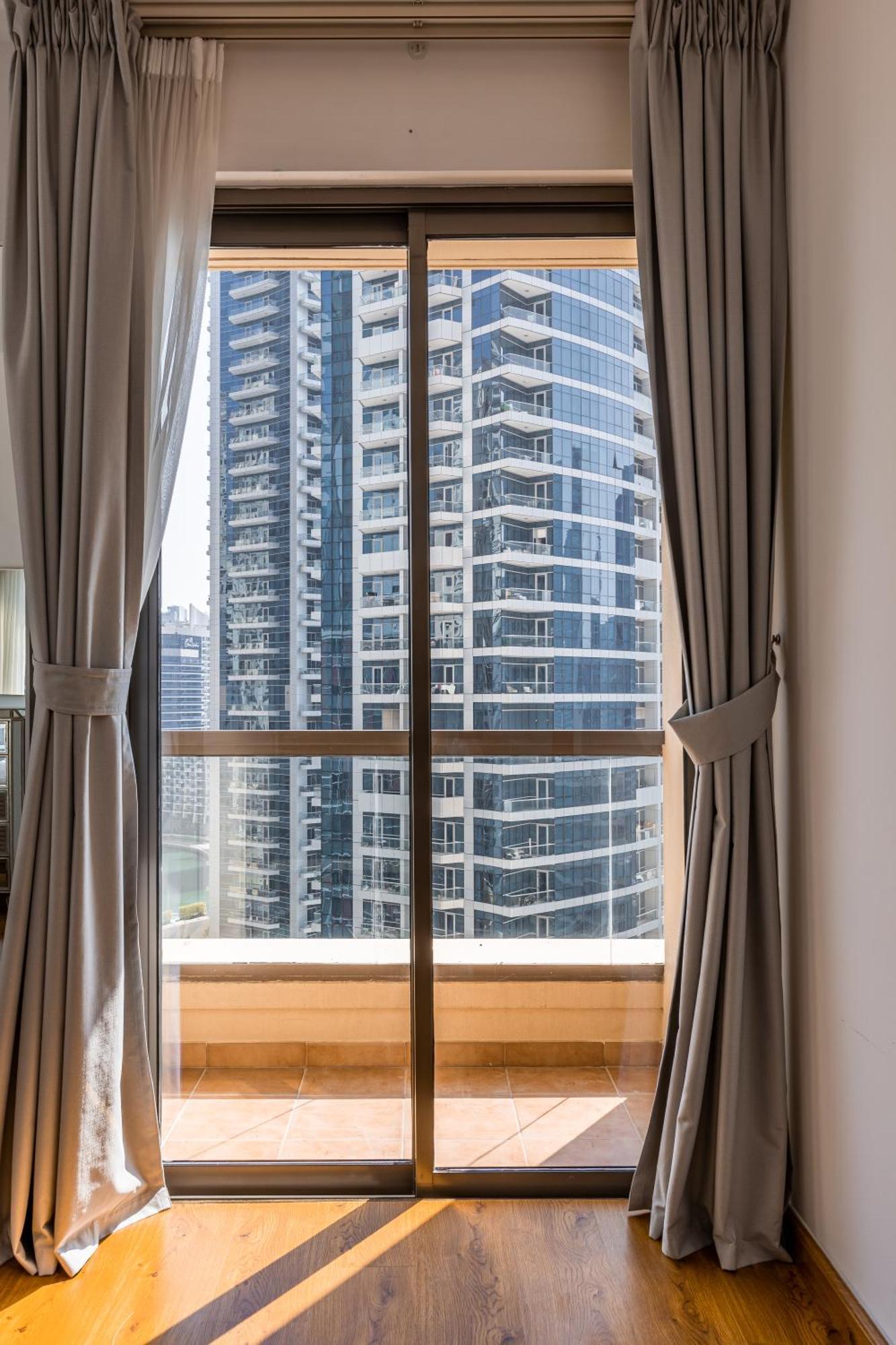 Apartment Luxury 1 Bedroom With Beautiful Marina View! *