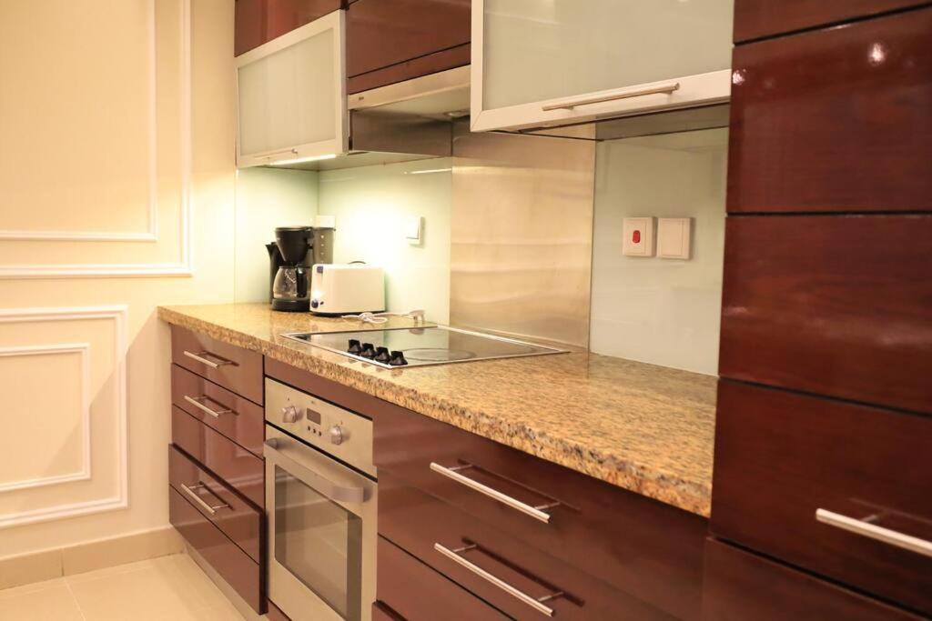 2br In Heart Of Downtown With Pool & Gym Apartment Dubai