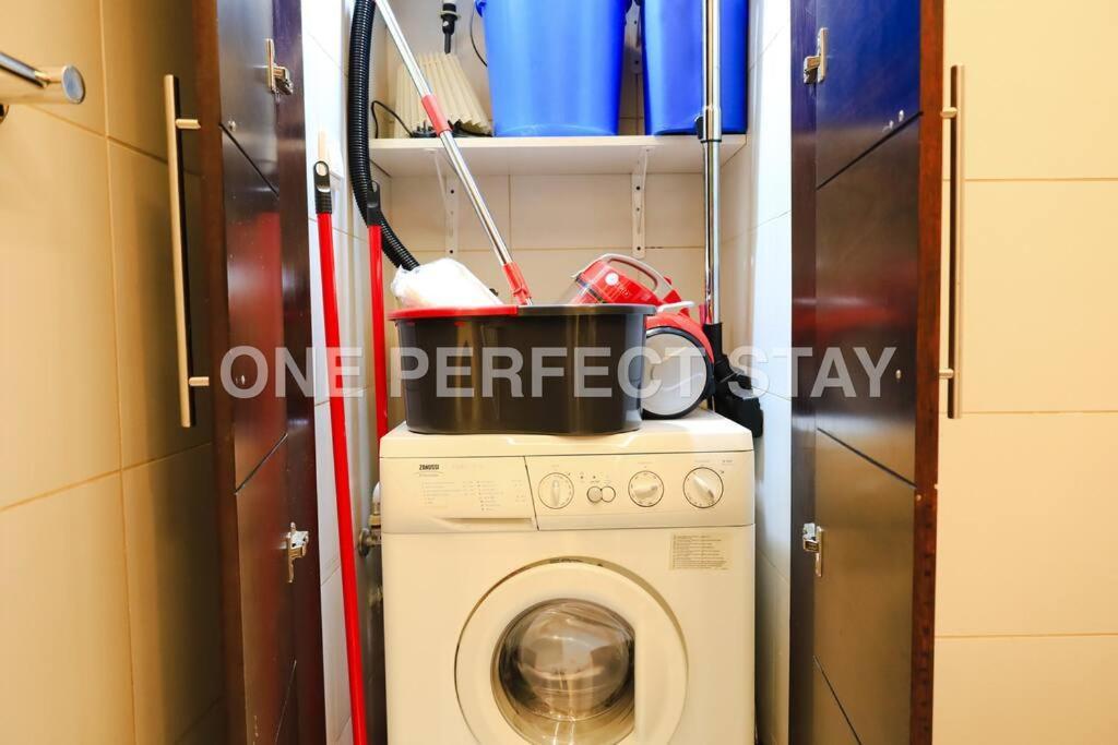 2br In Heart Of Downtown With Pool & Gym