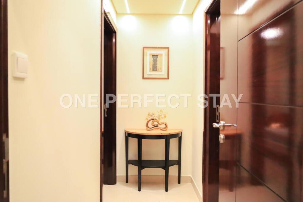 2br In Heart Of Downtown With Pool & Gym Apartment
