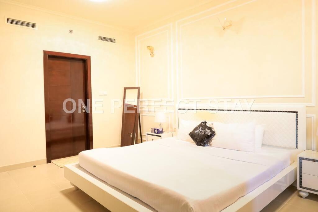 2br In Heart Of Downtown With Pool & Gym Apartment *