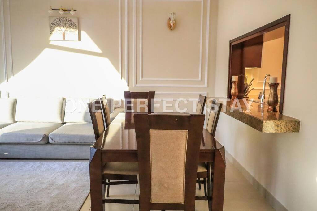2br In Heart Of Downtown With Pool & Gym Apartment Dubai
