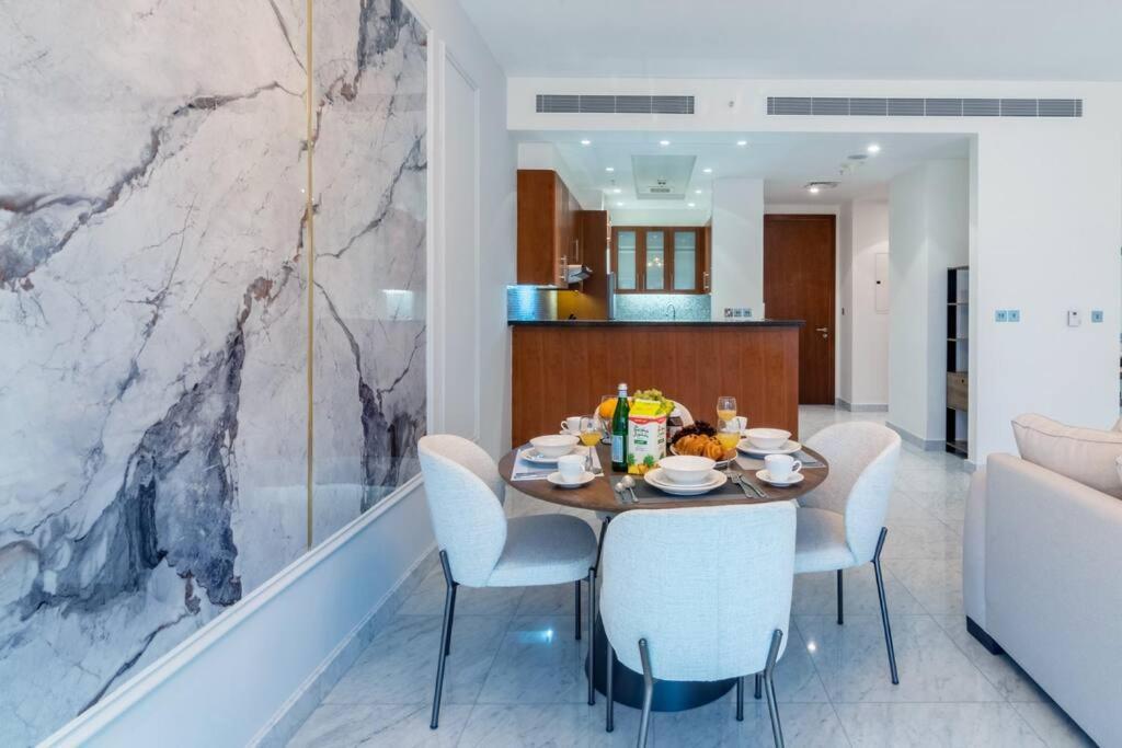 Apartment First Class 1br Luxurious Difc Retreat Dubai
