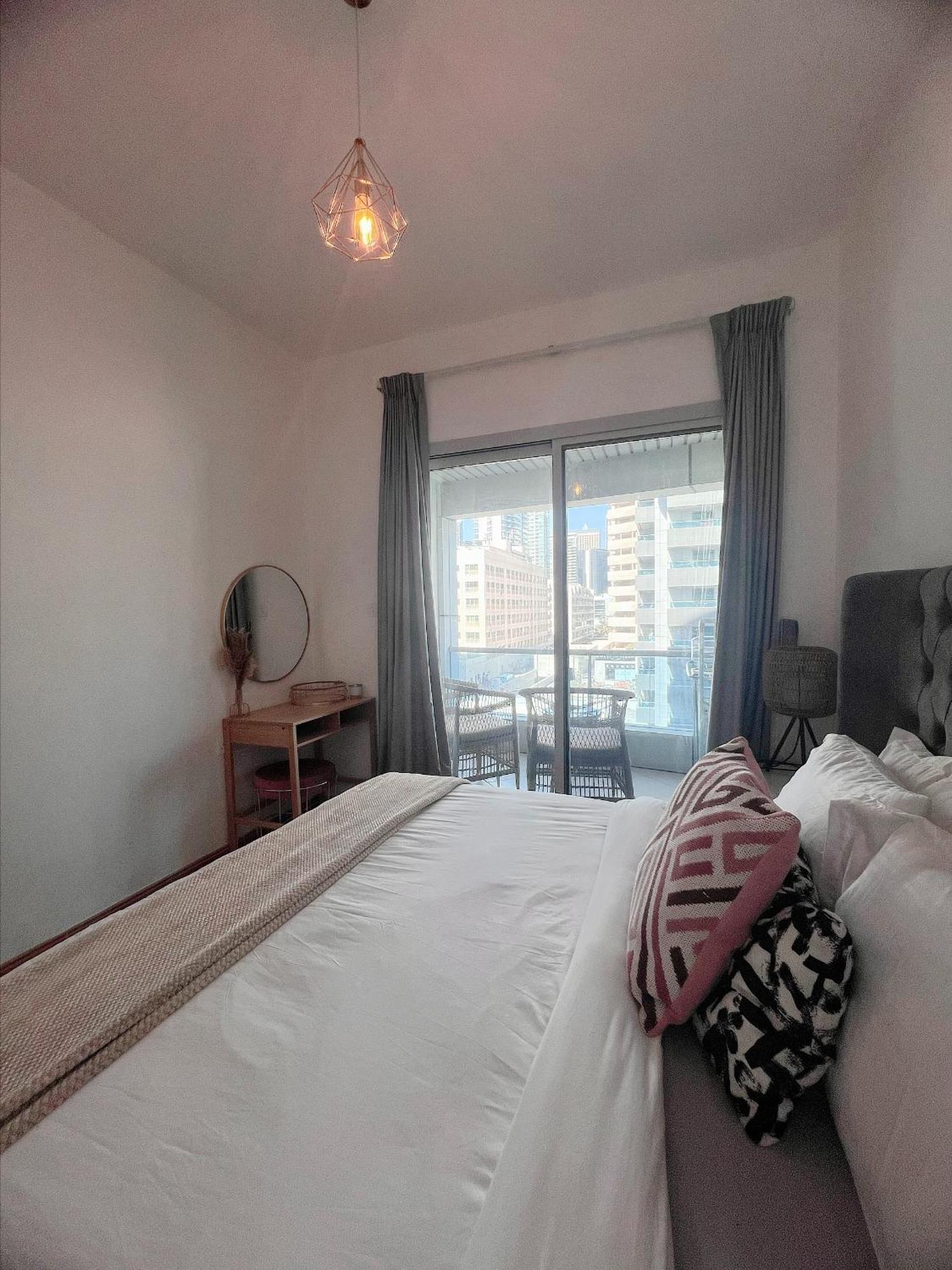 Fully Furnished Marina View - 1 Bedroom Apartment Dubai