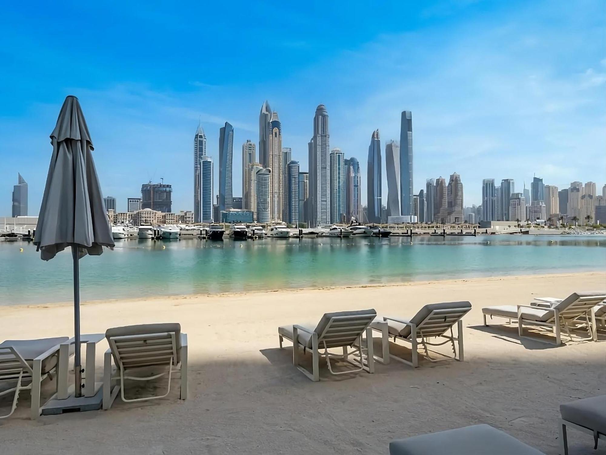 Apartment Beachfront Bliss: Chic 1 Bedroom Retreat By The Sea Dubai
