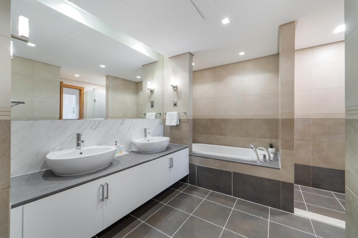 Stylish 3-bedroom In Palm Jumeirah * Dubai