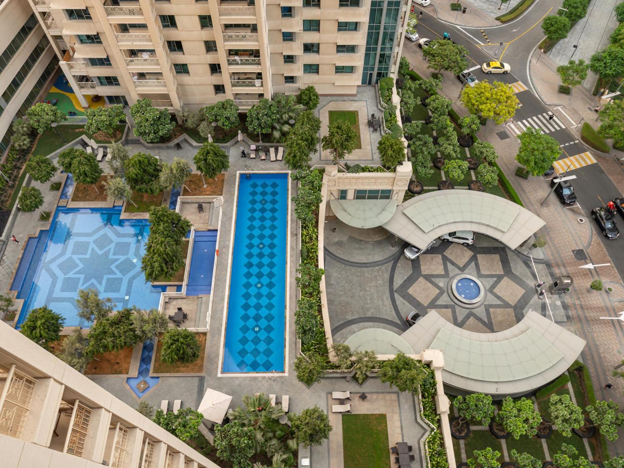 New Burj Khalifa & Fountain Views & Work Station Apartment *