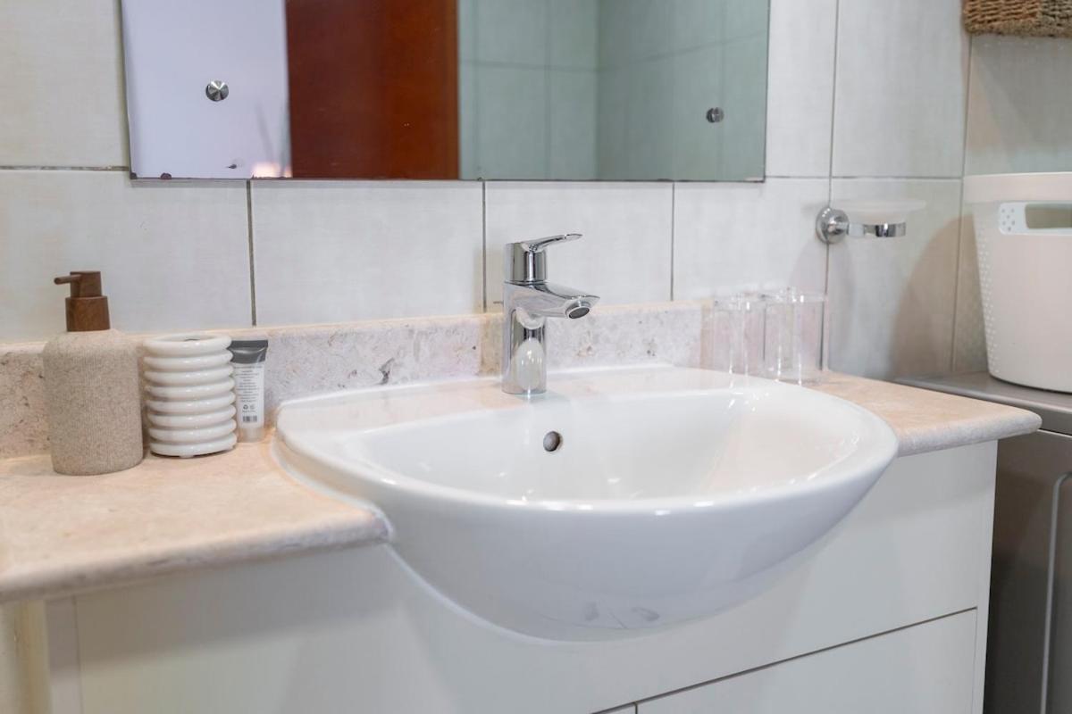 Apartment Cozy 1-bedroom For 5 In Motor City! *
