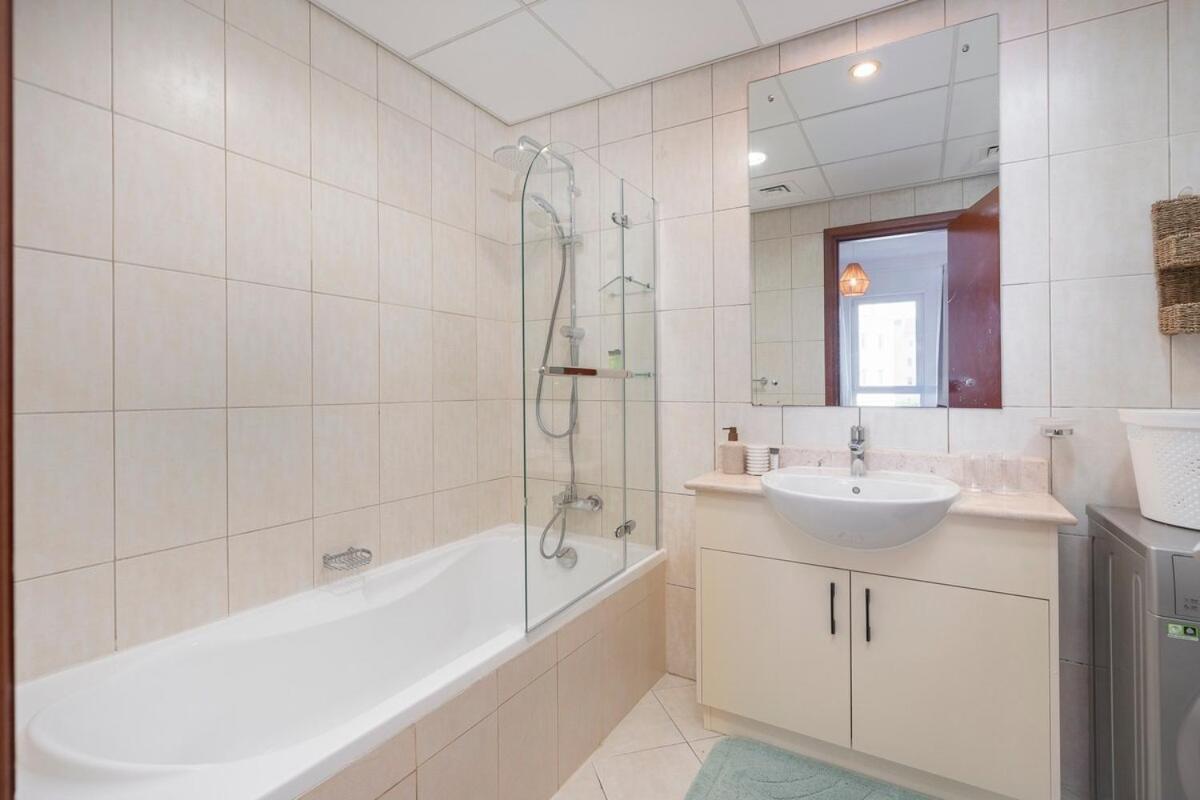 Cozy 1-bedroom For 5 In Motor City! Apartment