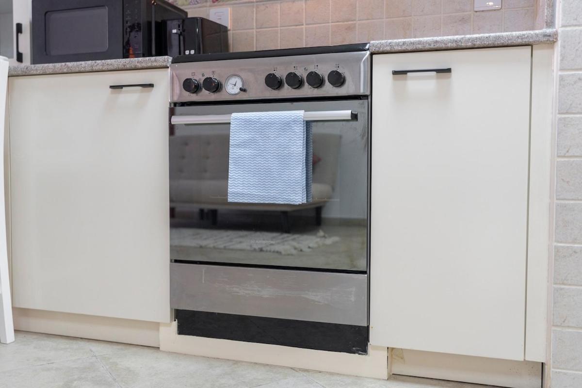Apartment Cozy 1-bedroom For 5 In Motor City!