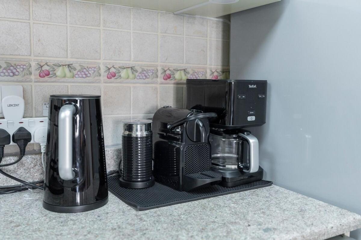 Cozy 1-bedroom For 5 In Motor City! Apartment