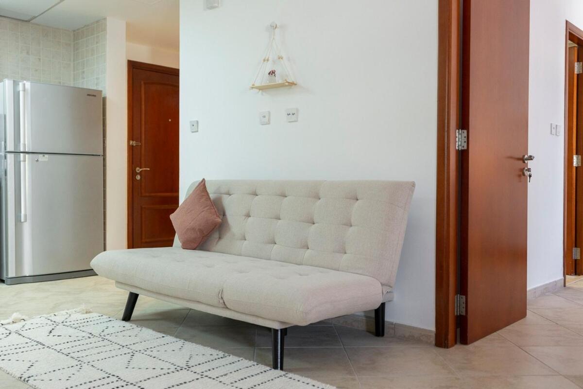 Apartment Cozy 1-bedroom For 5 In Motor City! Dubai