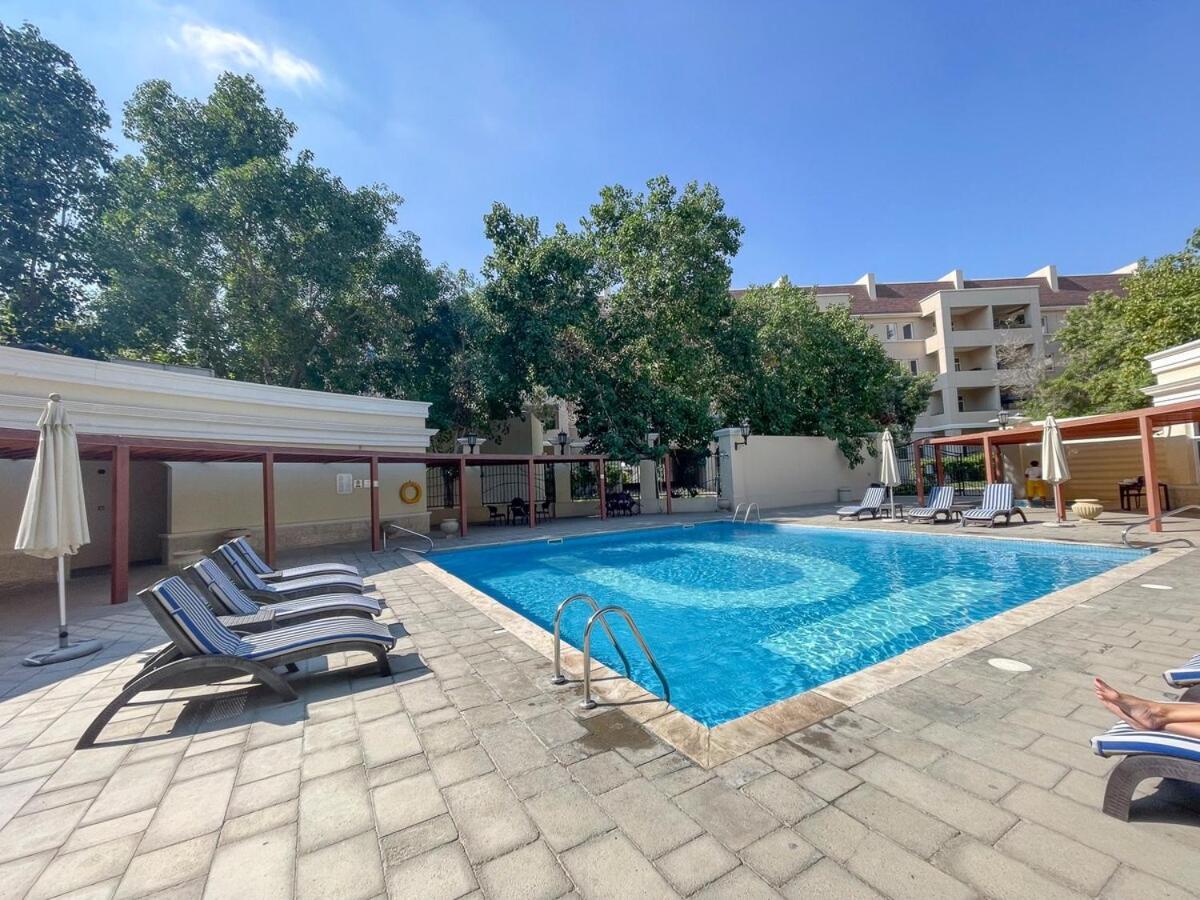 Apartment Cozy 1-bedroom For 5 In Motor City! Dubai