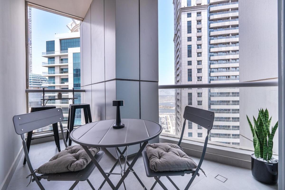 Apartment Dazzling 2-bedrooms With Eye-catching Artwork In Marina! *