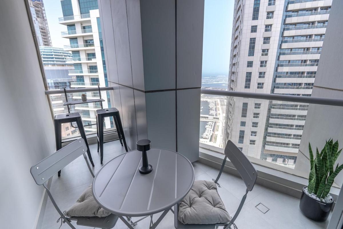 Apartment Dazzling 2-bedrooms With Eye-catching Artwork In Marina! Dubai