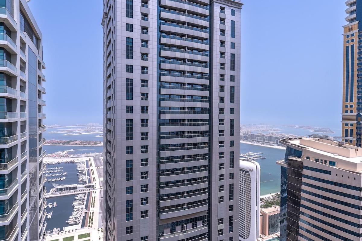 Dazzling 2-bedrooms With Eye-catching Artwork In Marina!