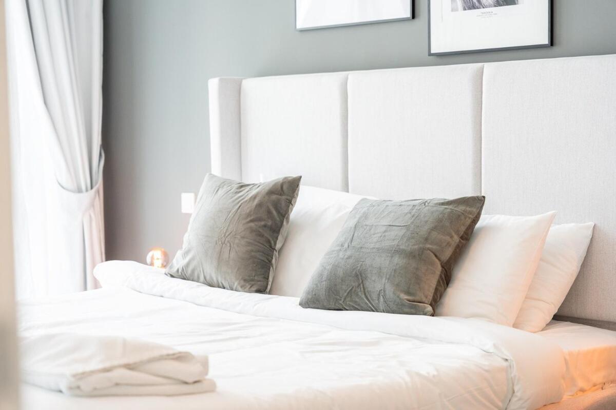 Apartment Dazzling 2-bedrooms With Eye-catching Artwork In Marina! *