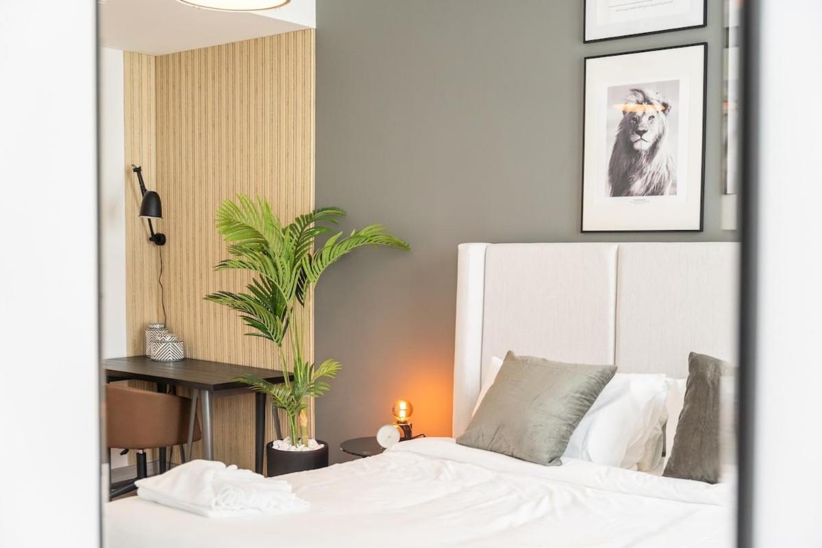 Dazzling 2-bedrooms With Eye-catching Artwork In Marina! * Dubai