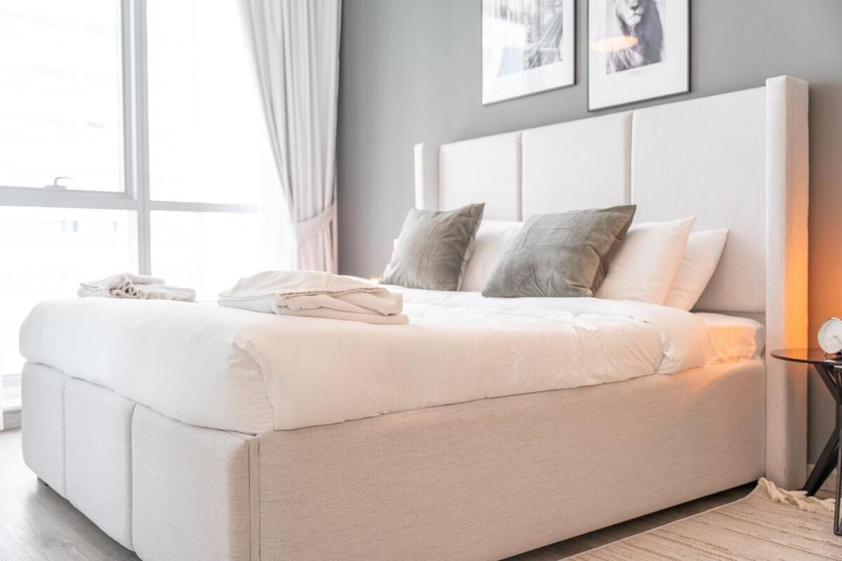 Apartment Dazzling 2-bedrooms With Eye-catching Artwork In Marina!
