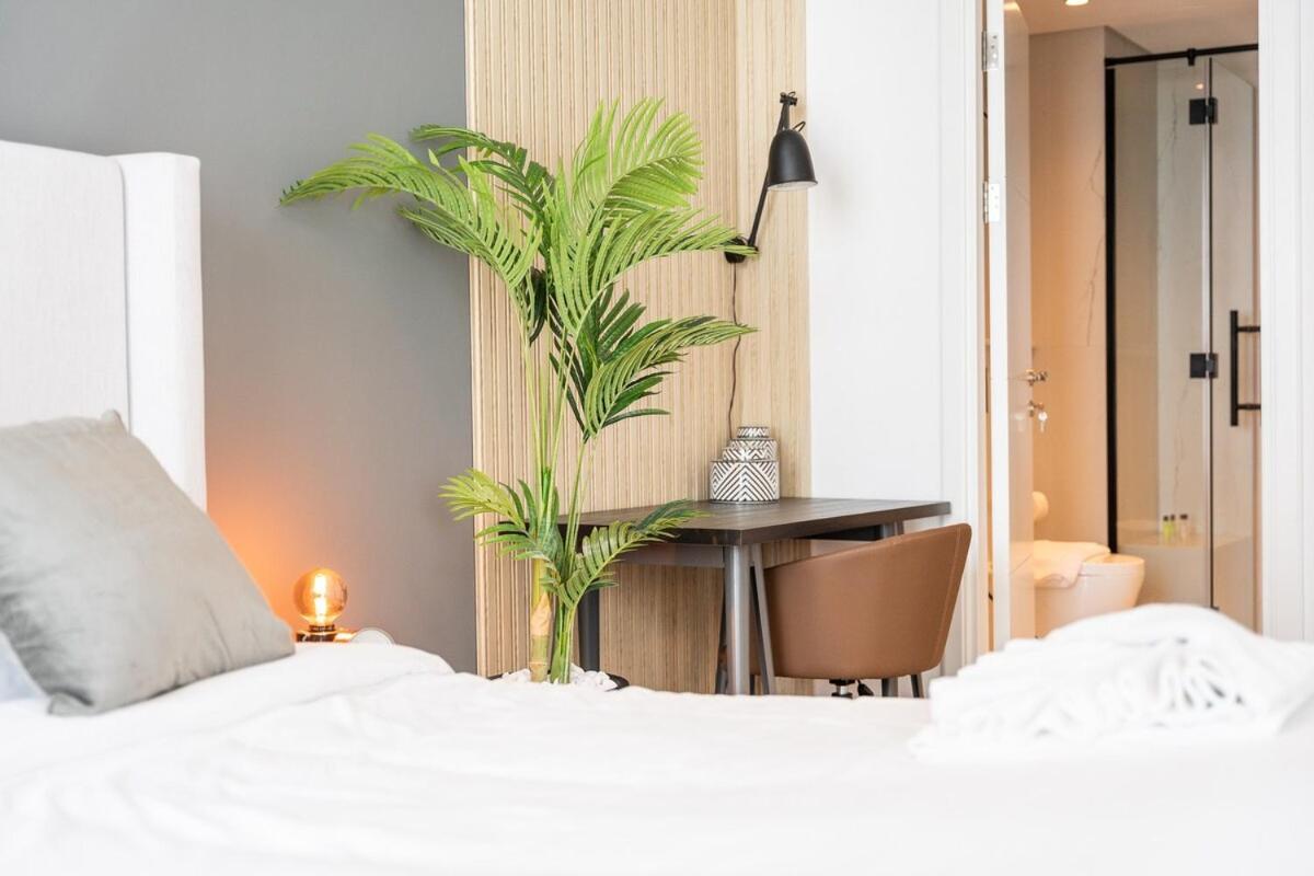Apartment Dazzling 2-bedrooms With Eye-catching Artwork In Marina! *