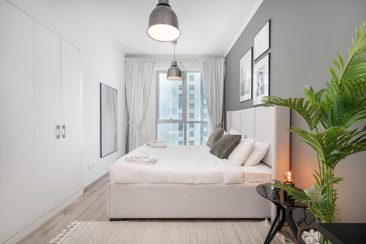 Apartment Dazzling 2-bedrooms With Eye-catching Artwork In Marina! Dubai