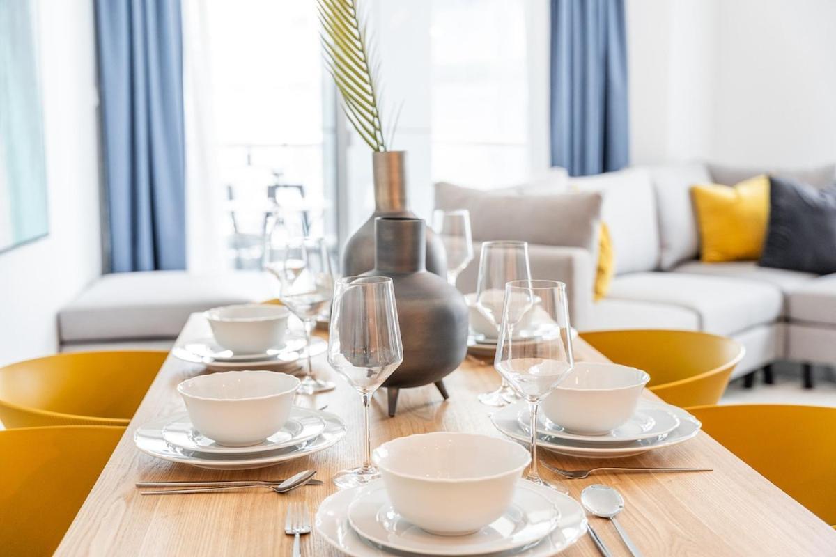 Dazzling 2-bedrooms With Eye-catching Artwork In Marina! * Dubai