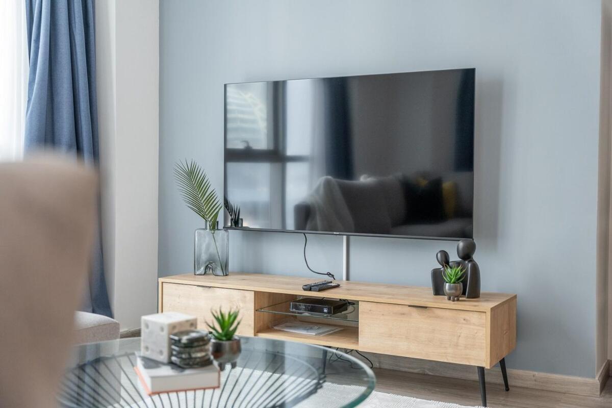 Apartment Dazzling 2-bedrooms With Eye-catching Artwork In Marina! Dubai